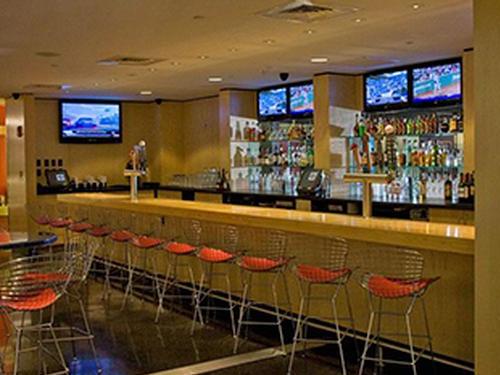 Jerry Remy S Sports Bar And Grill Bos Airport Lounges Terminal C Boston Ma Logan International