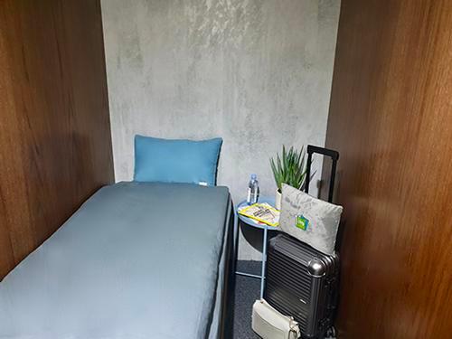 sleep’n fly cabin & showers (Single Off Peak 12:00-22:00)-Non Lounge-3hr stay At Dubai Airport