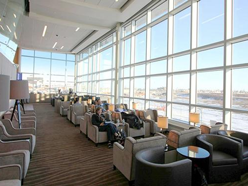Edmonton International YEG Terminal des vols transfrontaliers avec les États-Unis
